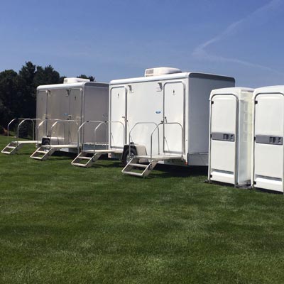 Toilet Trailers and Portable Toilets for Weddings